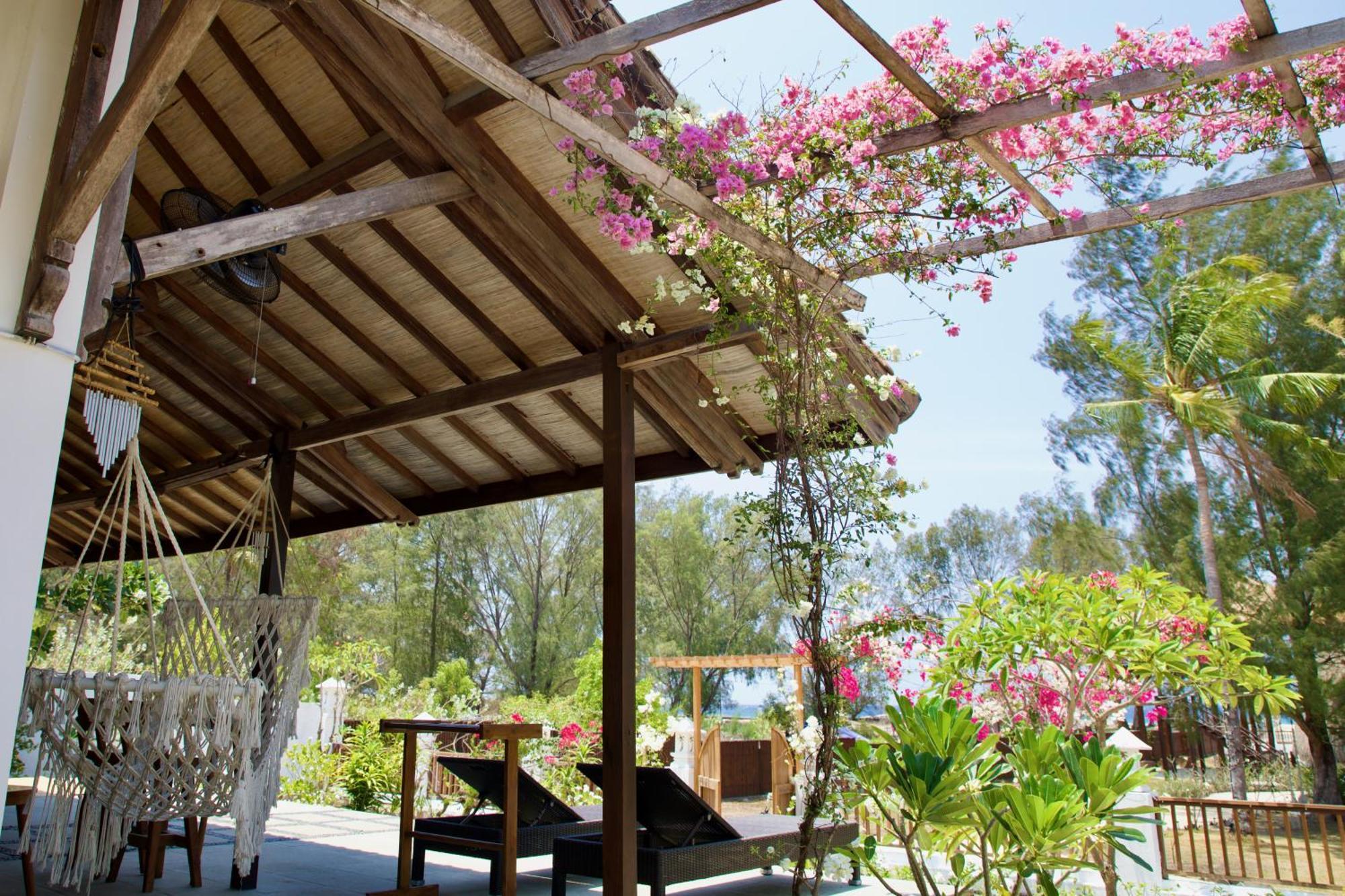 Villa Sunset Beach Τζίλι Τραγουανγκάν Εξωτερικό φωτογραφία