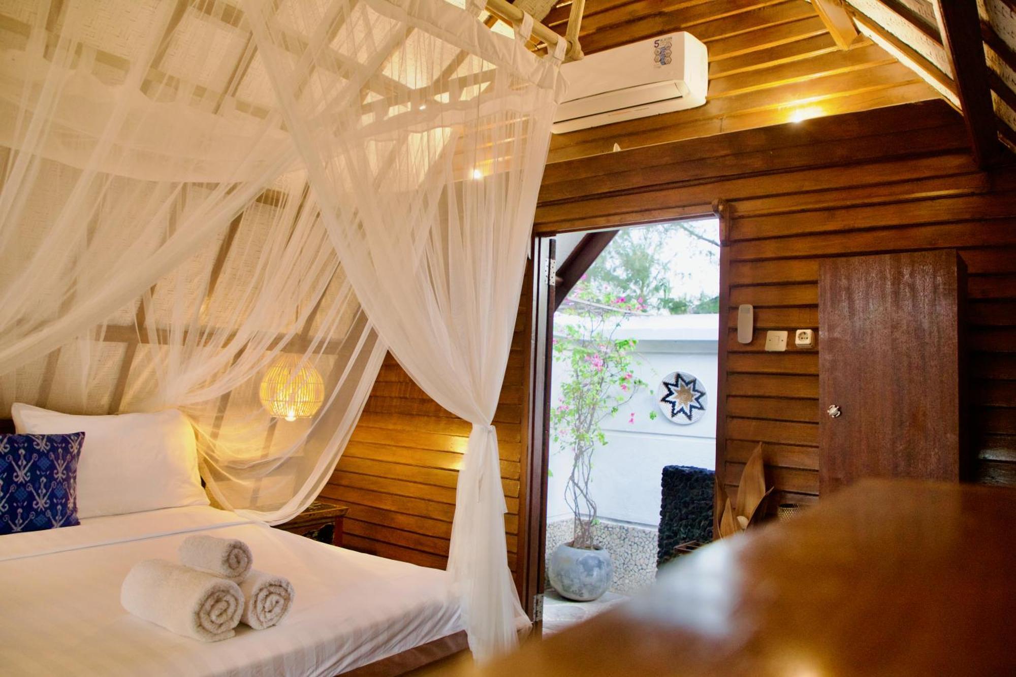 Villa Sunset Beach Τζίλι Τραγουανγκάν Εξωτερικό φωτογραφία