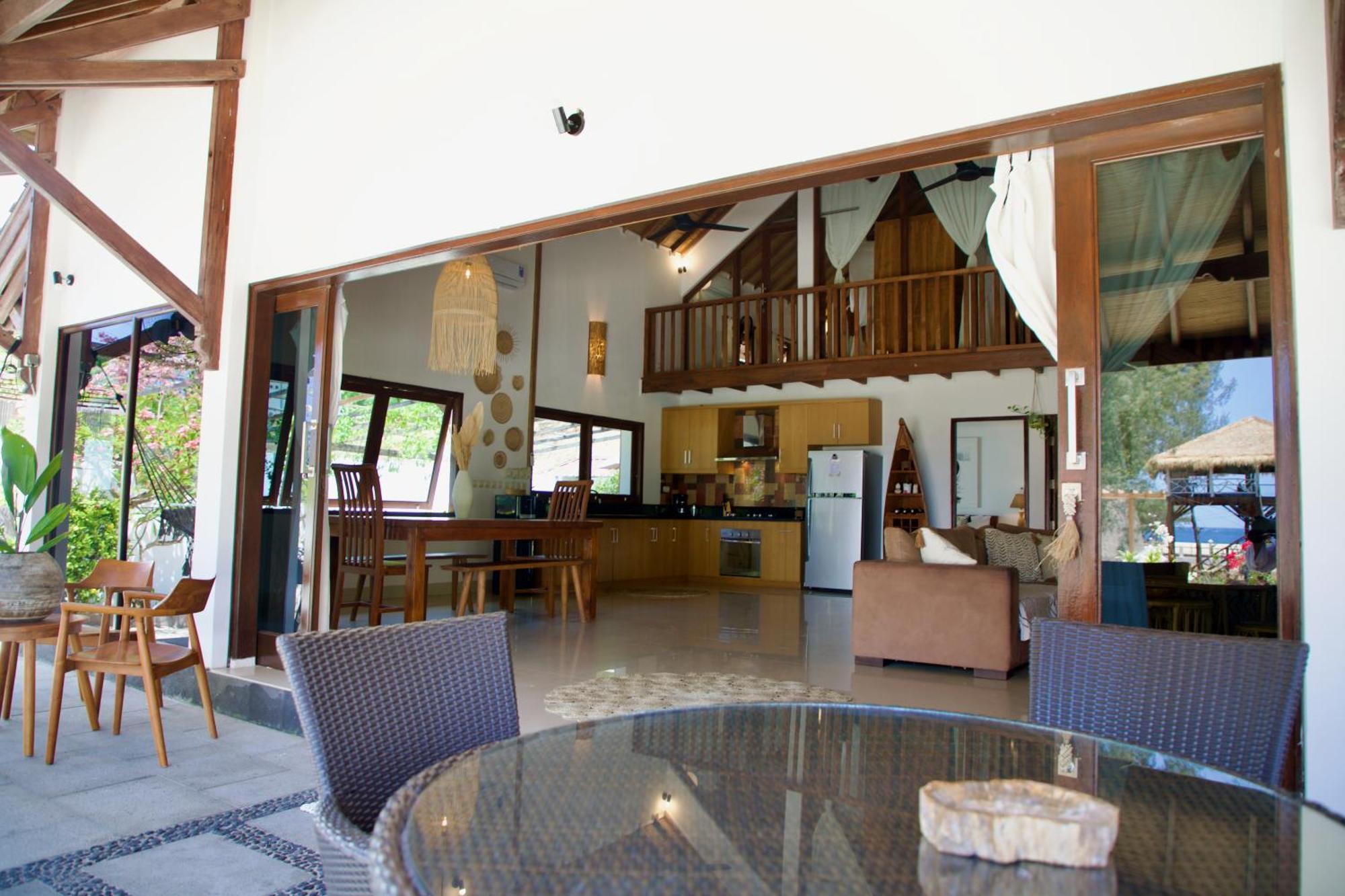 Villa Sunset Beach Τζίλι Τραγουανγκάν Εξωτερικό φωτογραφία