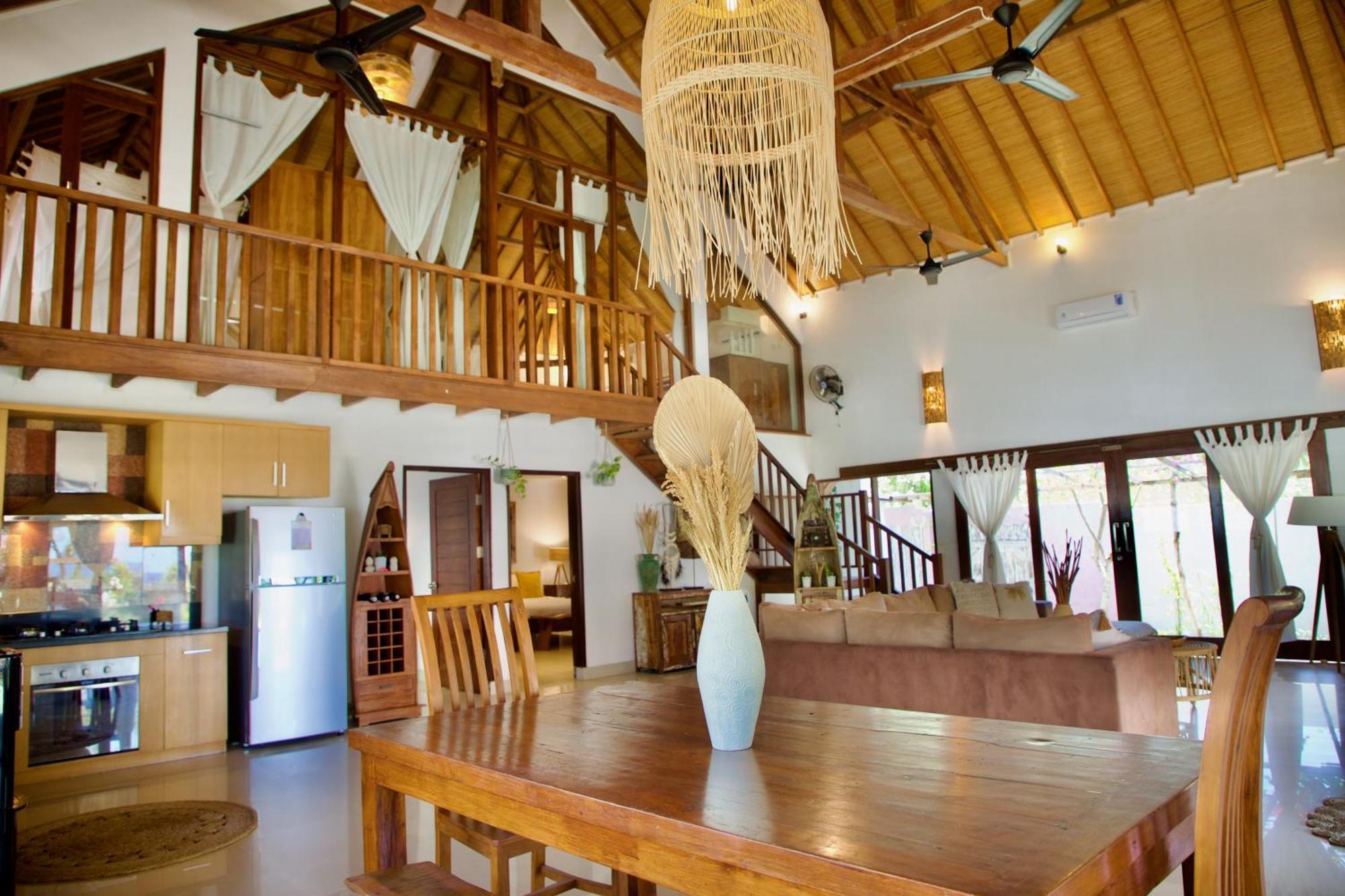 Villa Sunset Beach Τζίλι Τραγουανγκάν Εξωτερικό φωτογραφία